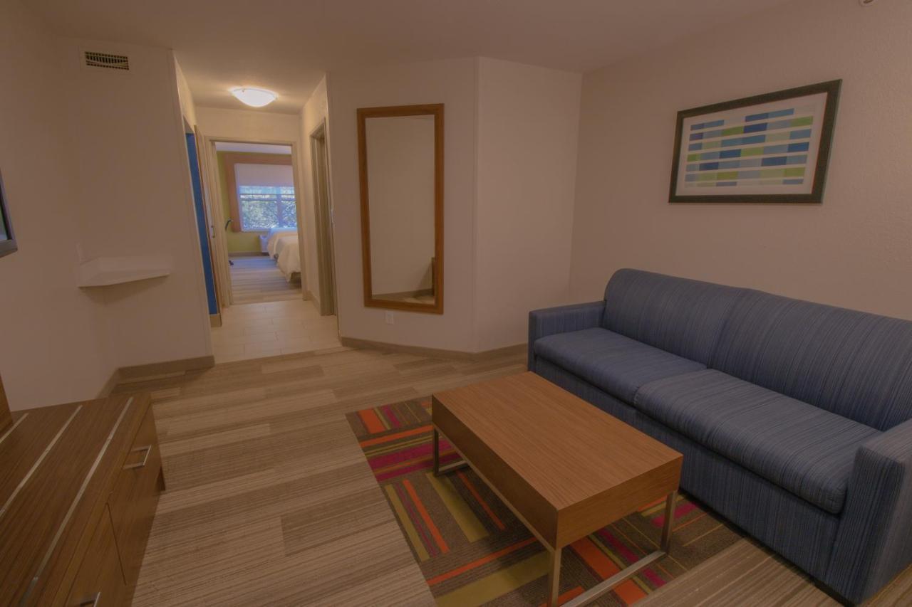 Holiday Inn Express & Suites Manassas By Ihg Exterior photo