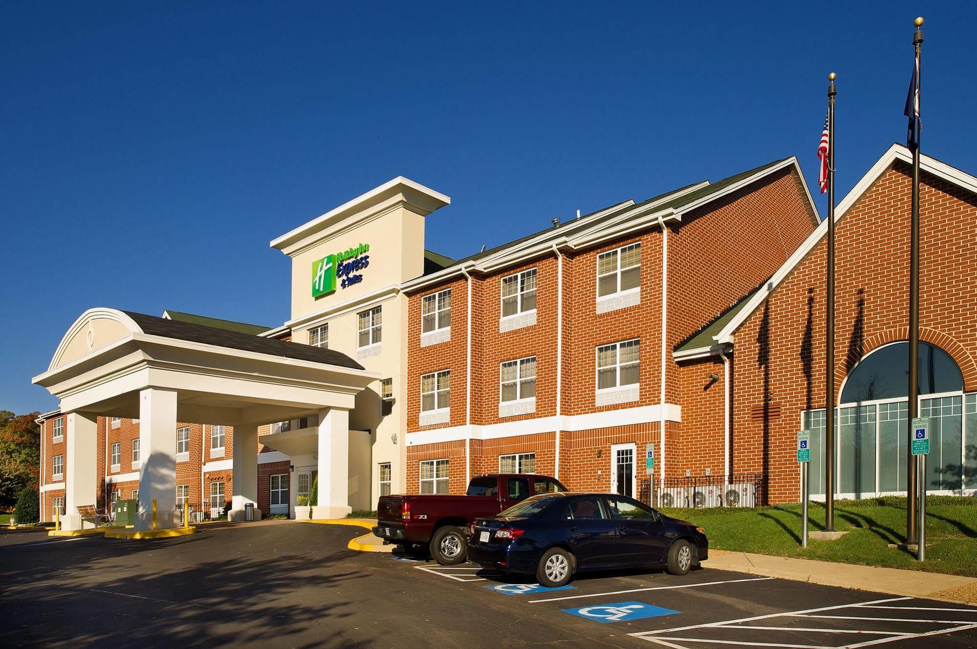 Holiday Inn Express & Suites Manassas By Ihg Exterior photo