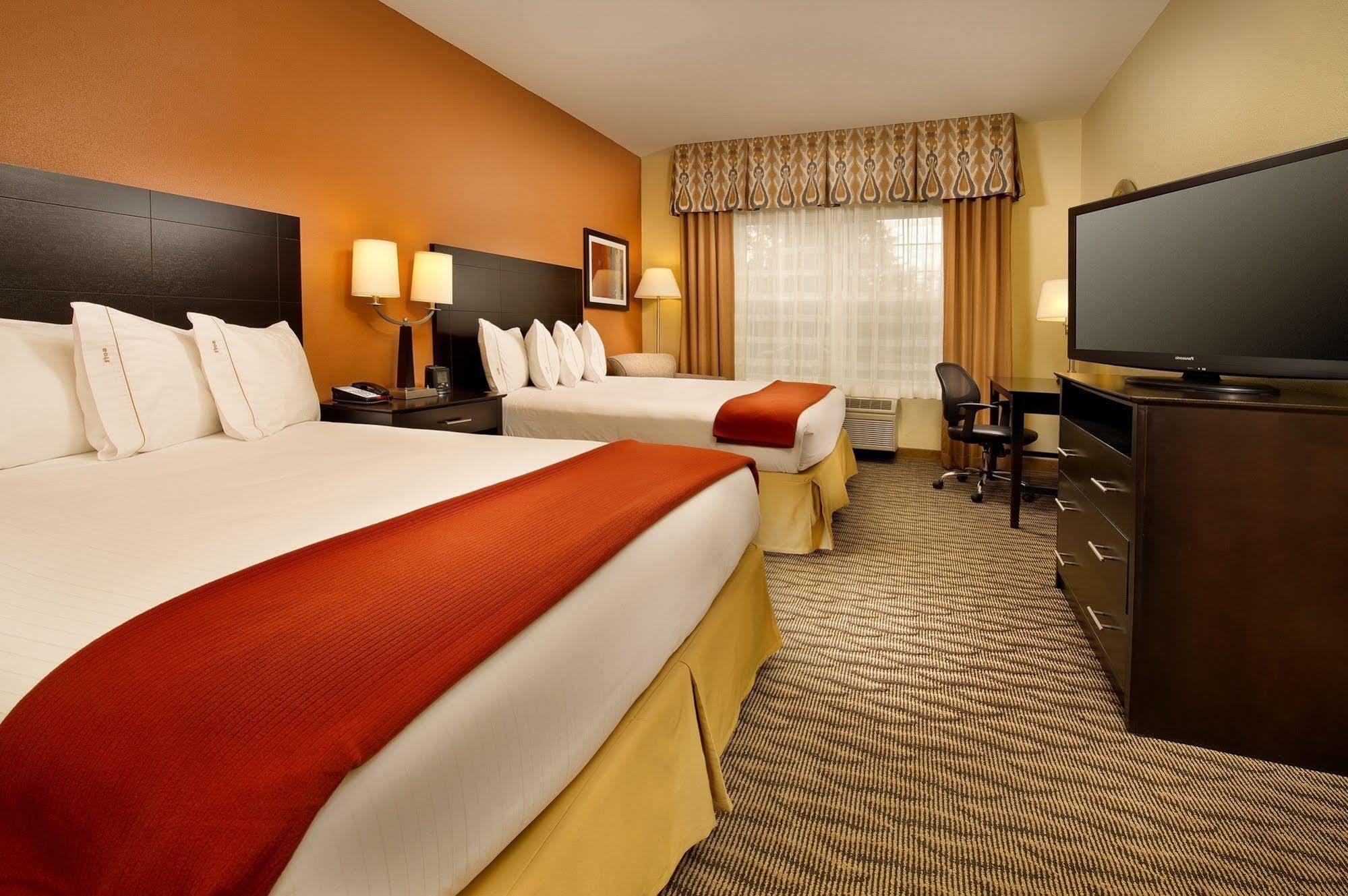 Holiday Inn Express & Suites Manassas By Ihg Exterior photo